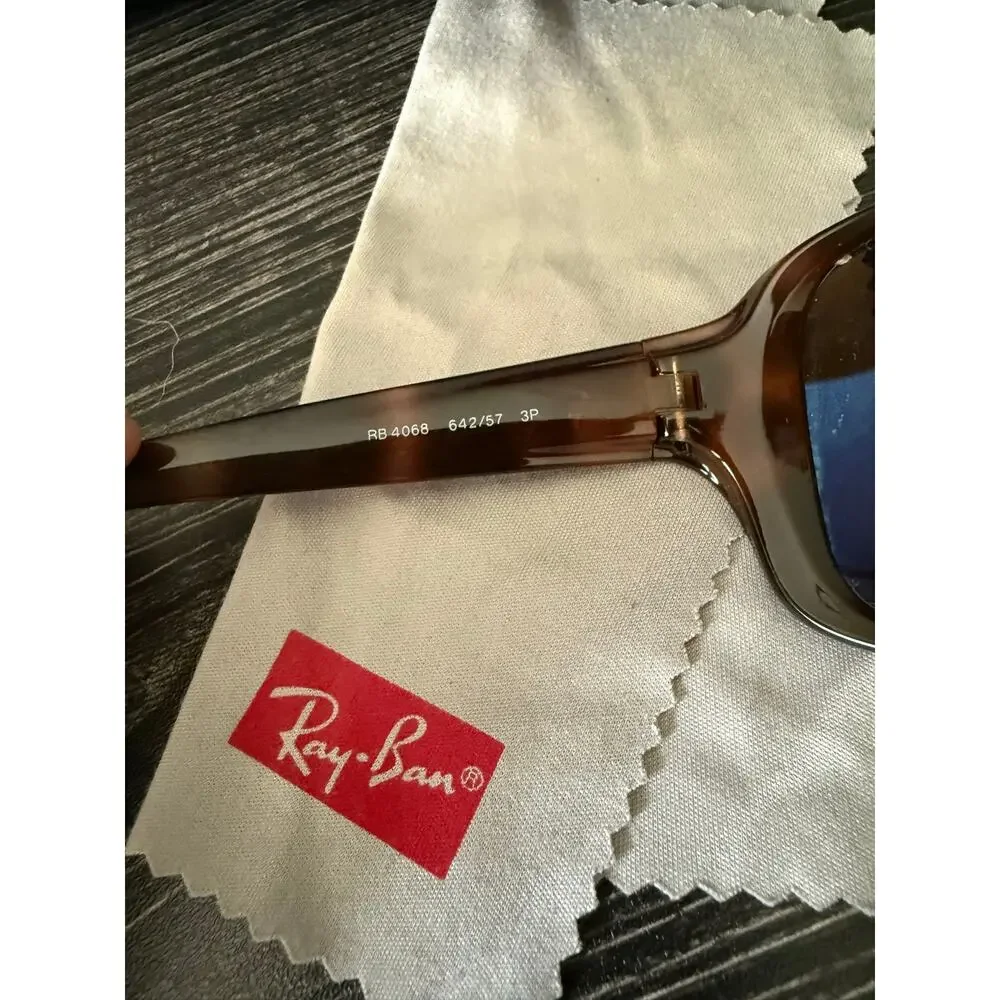 Rayban comes case
